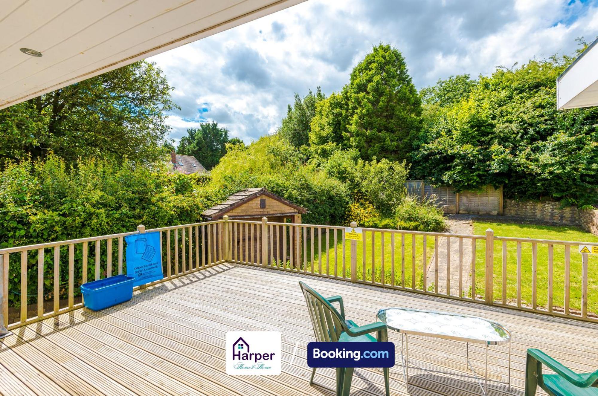 Spacious Detached Bungalow By Harperletting Short Lets & Serviced Accommodation Buckely With Pool Table & Driveway Buckley Zewnętrze zdjęcie