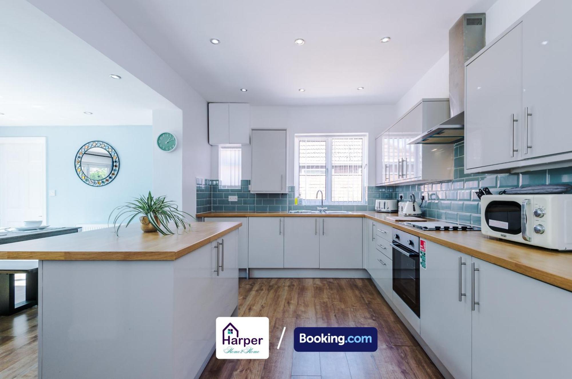 Spacious Detached Bungalow By Harperletting Short Lets & Serviced Accommodation Buckely With Pool Table & Driveway Buckley Zewnętrze zdjęcie