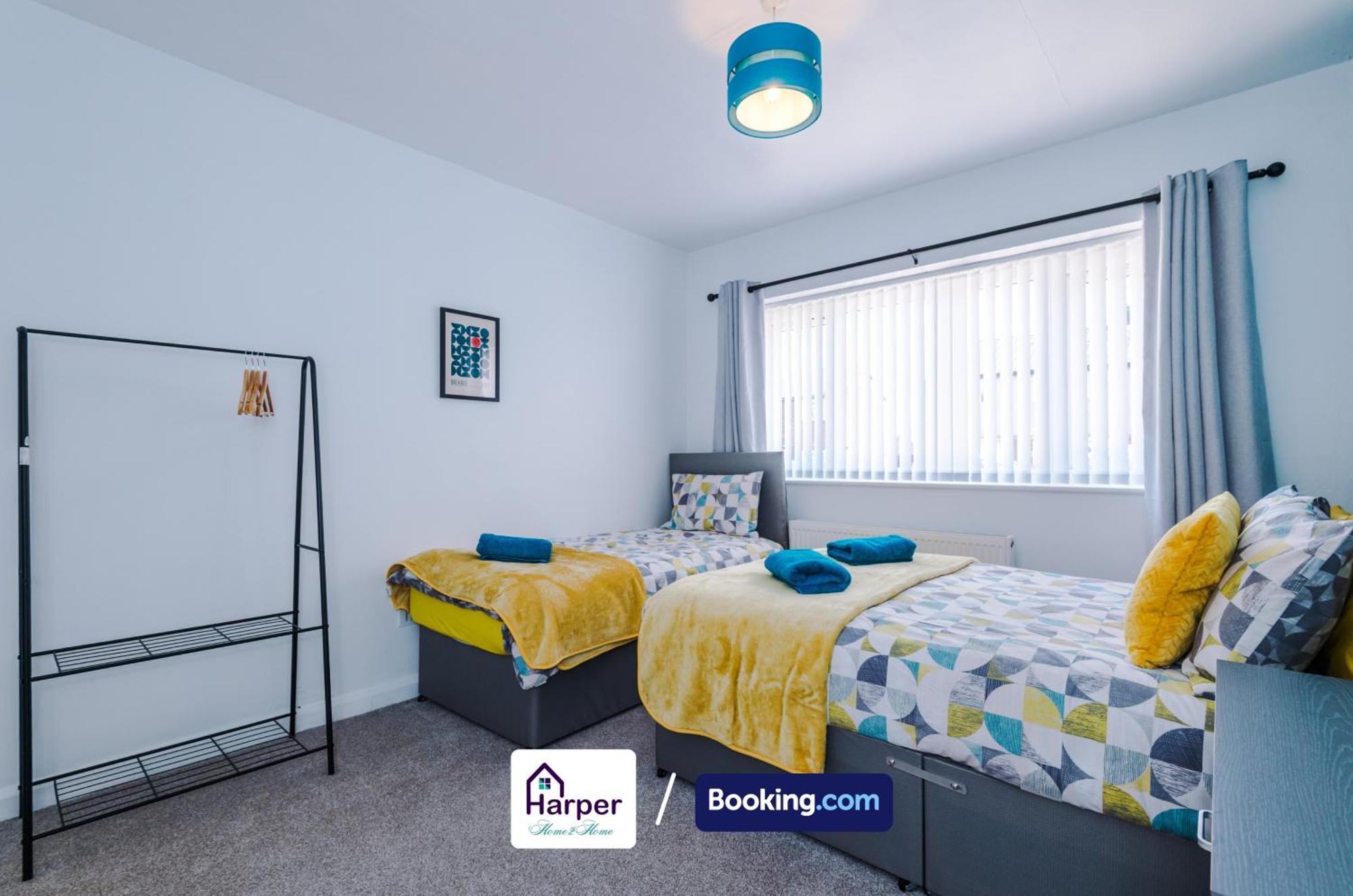 Spacious Detached Bungalow By Harperletting Short Lets & Serviced Accommodation Buckely With Pool Table & Driveway Buckley Zewnętrze zdjęcie