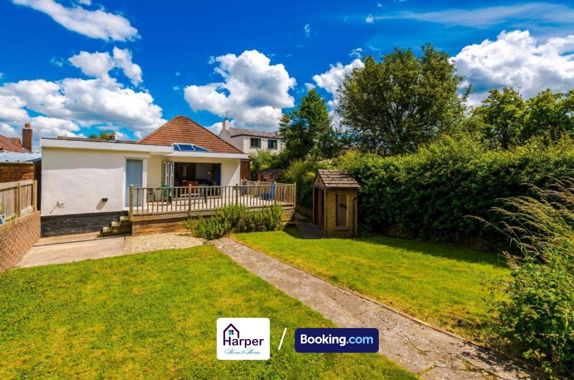 Spacious Detached Bungalow By Harperletting Short Lets & Serviced Accommodation Buckely With Pool Table & Driveway Buckley Zewnętrze zdjęcie